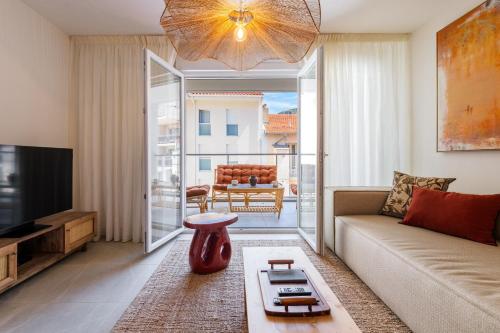 Spacious apartment with terrace and parking