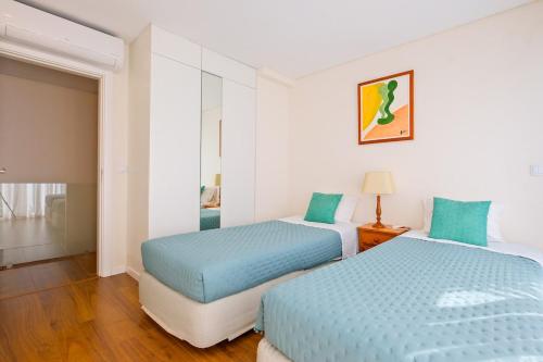 Twin Room in Shared House in Belém
