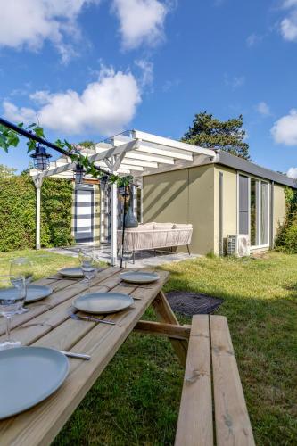 Vrijstaande bungalow met grote privé tuin dichtbij Veerse meer