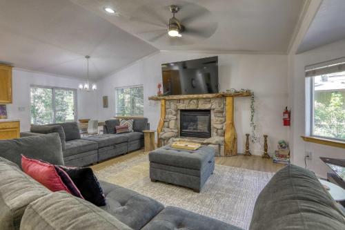 a living room with couches and a fireplace at Tahoe Forest Haven in South Lake Tahoe
