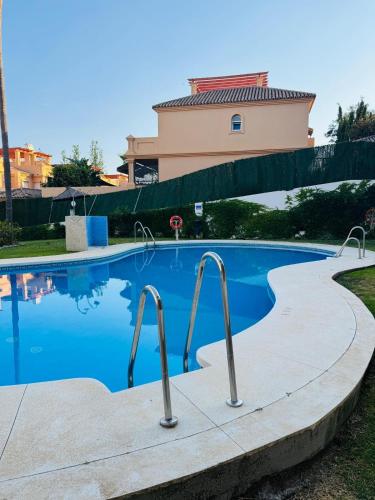 Apartamento con Piscina, Parking Cerca de la Playa