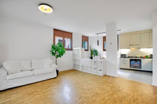 Casa Collina with Terrace & View - Happy Rentals