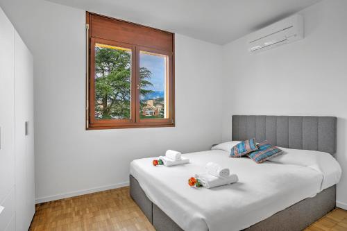 Casa Collina with Terrace & View - Happy Rentals