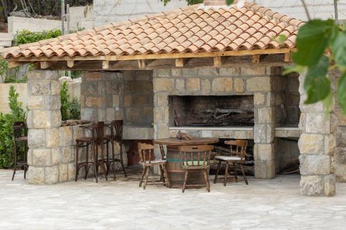 Holiday Home Makar - Sea & Mountain Private Escape with Pool