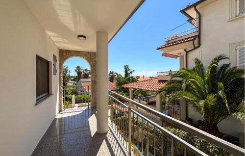 Nice Apartment In Medulin With Lake View