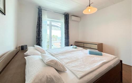 Nice Apartment In Medulin With Lake View