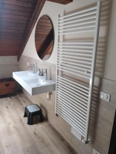 a bathroom with a sink and a mirror at Casa All'Angelo in Piovene Rocchette