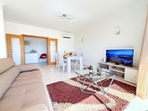 Modern Charming Nautic Condo by BeCherish