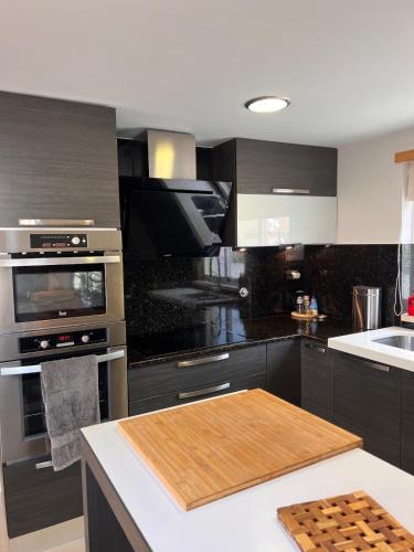 Villa with pool in Setubal, 15 min from the beach