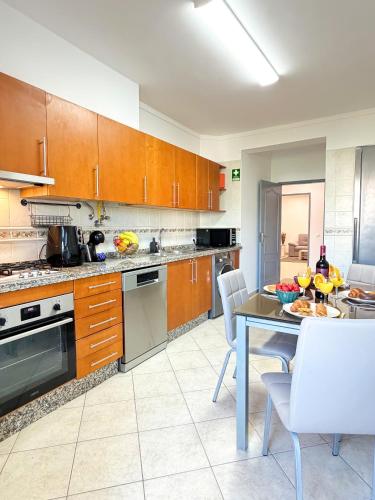 Faro City & Airport Comfy Condo by BeCherish