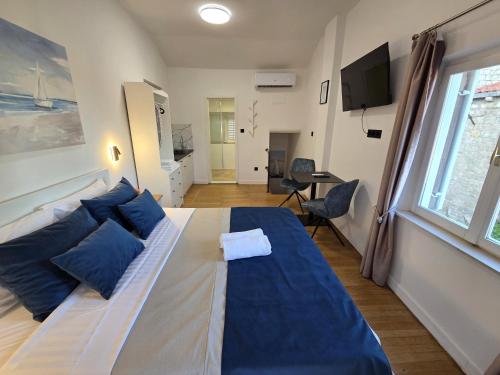 Piccolo Mondo Rooms by Blue Estate