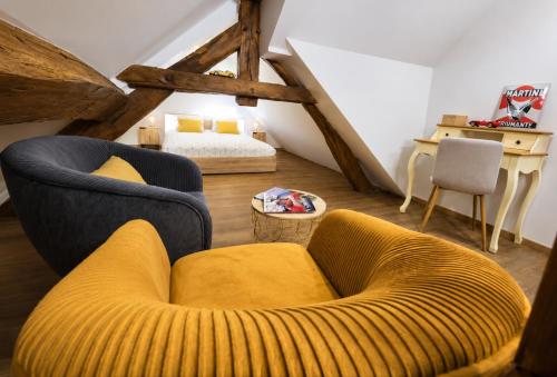 a living room with two chairs and a couch at Suite Le Mans 70 in Pusey