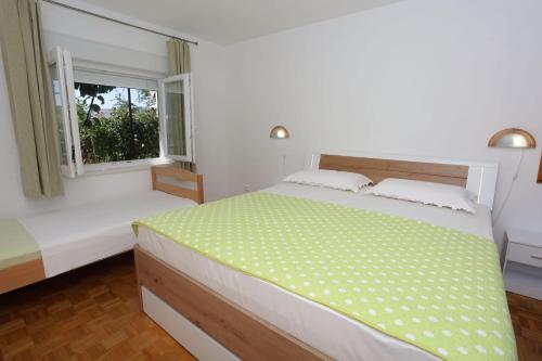 Apartments by the sea Trogir - 10342