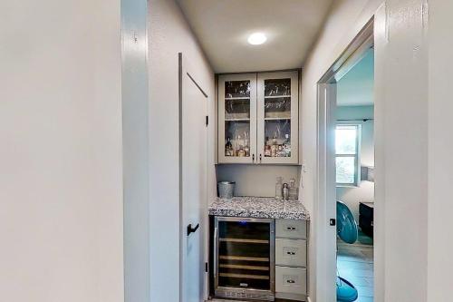 a kitchen with a stove and an open door at Contemporary, Dog-Friendly Townhouse with Balcony, Pool & Day Docks in Horseshoe Bay
