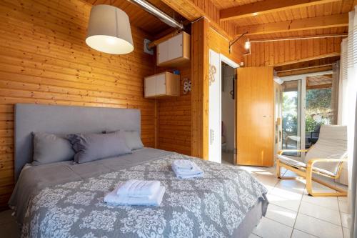 a bedroom with a bed with two towels on it at Chill Coast House in Nisís Áyios Nikólaos