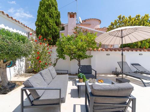 Villa de Luxe avec Piscine Privée et Parking à Empuriabrava