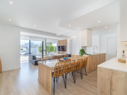 Villa de Luxe avec Piscine Privée et Parking à Empuriabrava