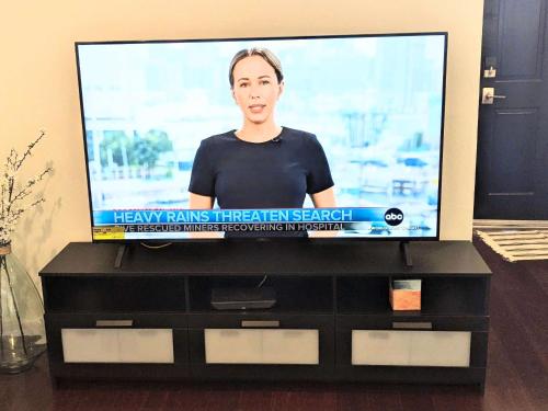 a flat screen tv sitting on top of a dresser at Silicon Valley Stays Casa Dos in Mountain View