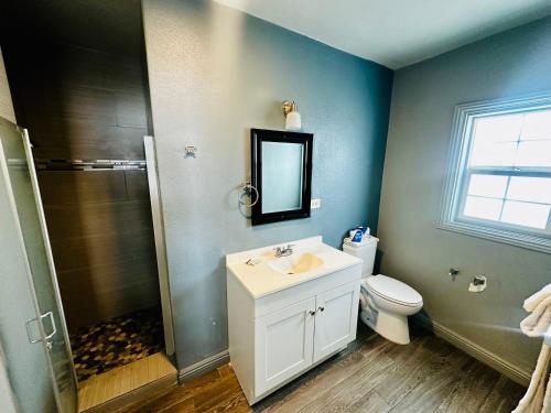 a bathroom with a toilet and a sink and a shower at San Clemente Surf Inn in San Clemente