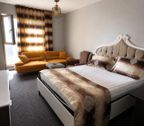 a bedroom with a large bed and a couch at CİTY HOME tüyap in Esenyurt