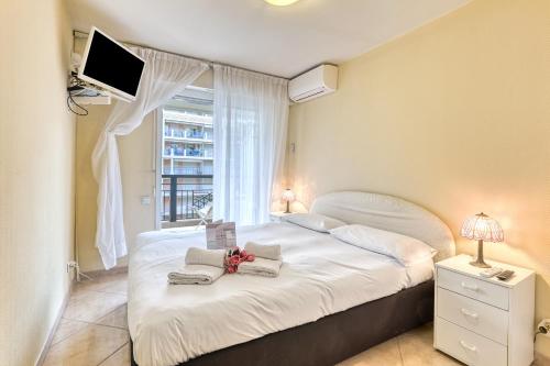 Garden View Daturas with Balcony - Happy Rentals