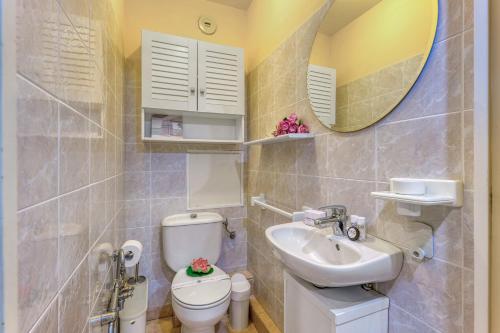 Garden View Daturas with Balcony - Happy Rentals