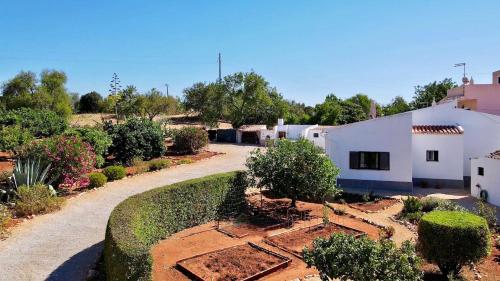 Quinta do Coala - Spacious Countryside Orchard House & Cottage, 10 min from Lagos