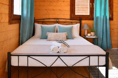 a bedroom with a bed with two towels on it at Kandia Woodlands in Kandia