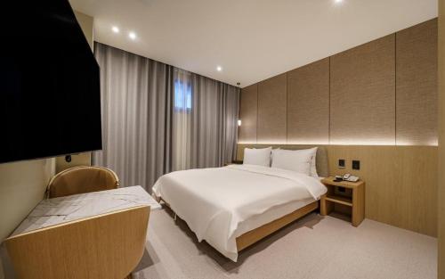 a hotel room with a bed and a tv at Daegu Brown Dot Hotel Kyungpook National University in Daegu