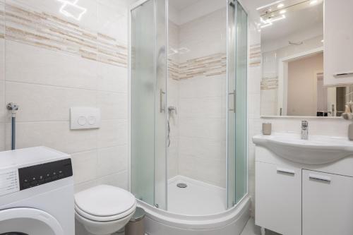 Apt Ana Walk To Beach with Balcony - Happy Rentals