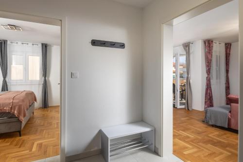 Apt Ana Walk To Beach with Balcony - Happy Rentals