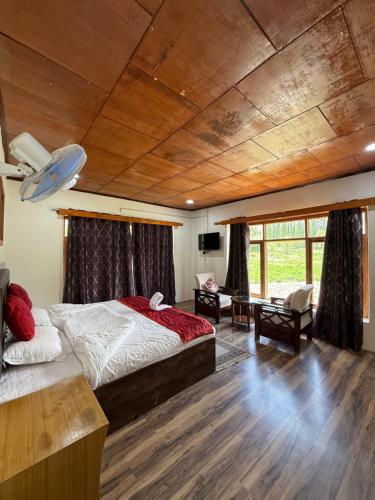 a bedroom with a bed and a wooden ceiling at Yarab tso hotel Tigger Nubra in Nubra