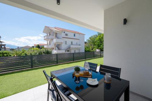 Apartments with swimming pool Lopar, Rab - 25837