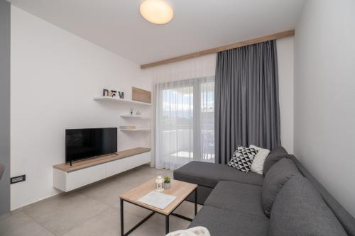 Apartments with swimming pool Lopar, Rab - 25837