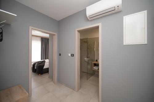 Apartments with swimming pool Lopar, Rab - 25837