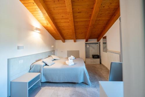 a bedroom with a bed with a teddy bear on it at B&B Casale Pietrantica Tropea in Ciaramiti