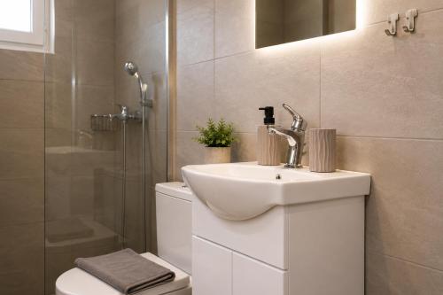 Dorothy's Apartments Near Athens Airport By SEM