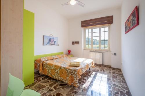 a bedroom with a bed and a green wall at Casa Libeccio in Gagliano del Capo
