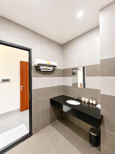 a bathroom with a sink and a mirror at Mom's house Lý Sơn in An Vĩnh Phướng