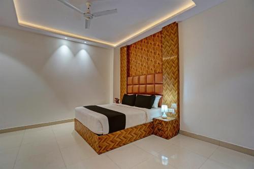 a bedroom with a large bed in a room at Hotel O Skycity in Kānpur