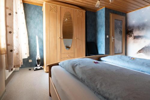 two beds in a bedroom with blue walls at Ferienhaus Fanny in Lam