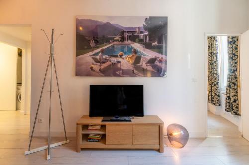 Old Town Nice, 2 bedrooms & 2 bathrooms,Quiet, AC for 4 people
