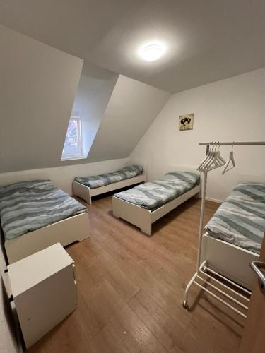 a room with three beds in a attic at Avansunterkünfte für Monteure in Hamm