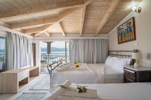 a bedroom with two beds and a balcony at Pigasos in Nikiana