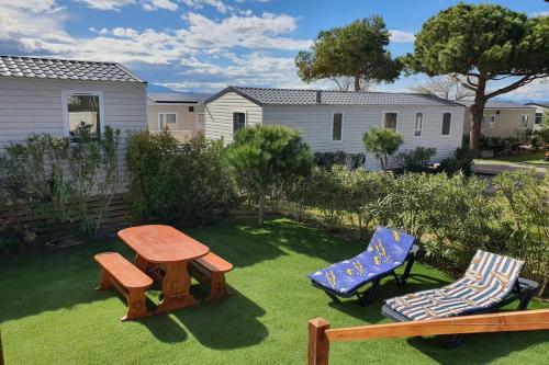 Mobilhome 3 chambres avec terrasse et magnifique jardin