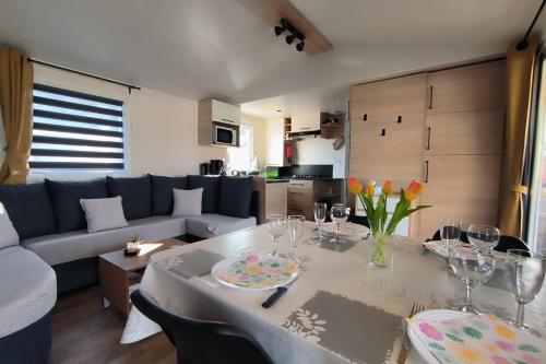 Mobilhome 3 chambres avec terrasse et magnifique jardin