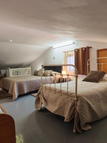 a bedroom with two beds in a room at Casa Araújo in Mós