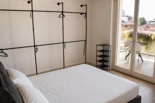 a bedroom with a bed and a large window at GM House - Appartamento luminoso con grande terrazza vicino Torino in Collegno