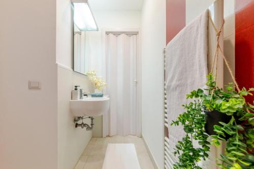 Characteristic one bedroom Apartment Columns of San Lorenzo