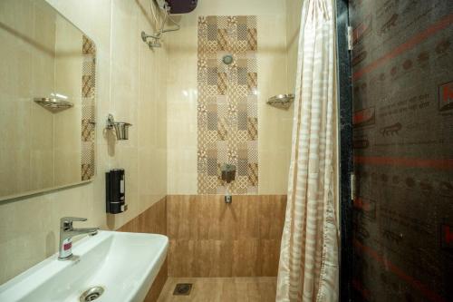 a bathroom with a sink and a shower at Aloha Kai Modern Chic 2BHK Benaulim in Benaulim